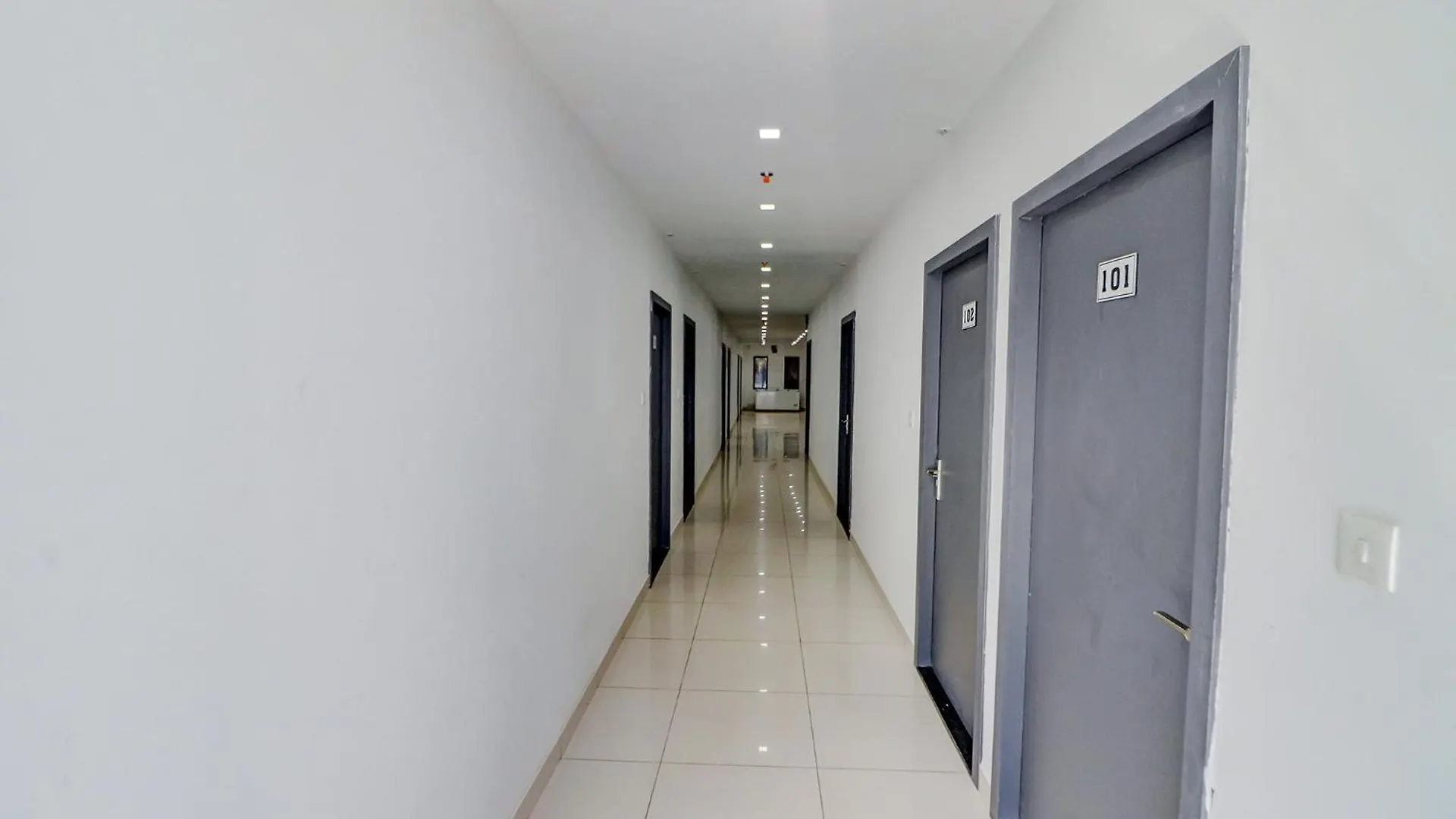 Fabhotel Premium Kashi Varanasi Hotel