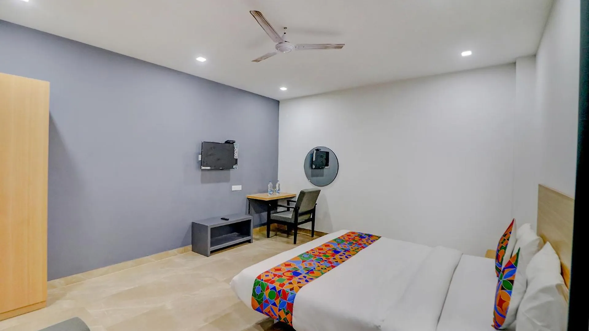 *** Hotel Fabhotel Premium Kashi Varanasi India